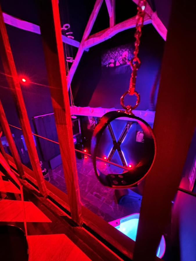 Loveroom De Luxe - Theme 50 Nuances De Grey Maison Privative Spa Insolite Douchy-les-Mines Екстериор снимка