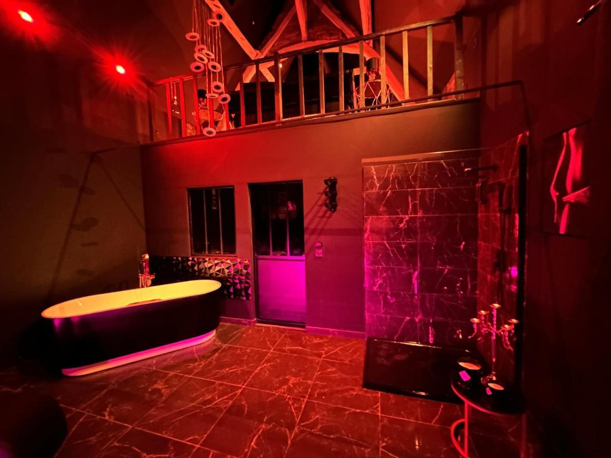 Loveroom De Luxe - Theme 50 Nuances De Grey Maison Privative Spa Insolite Douchy-les-Mines Екстериор снимка